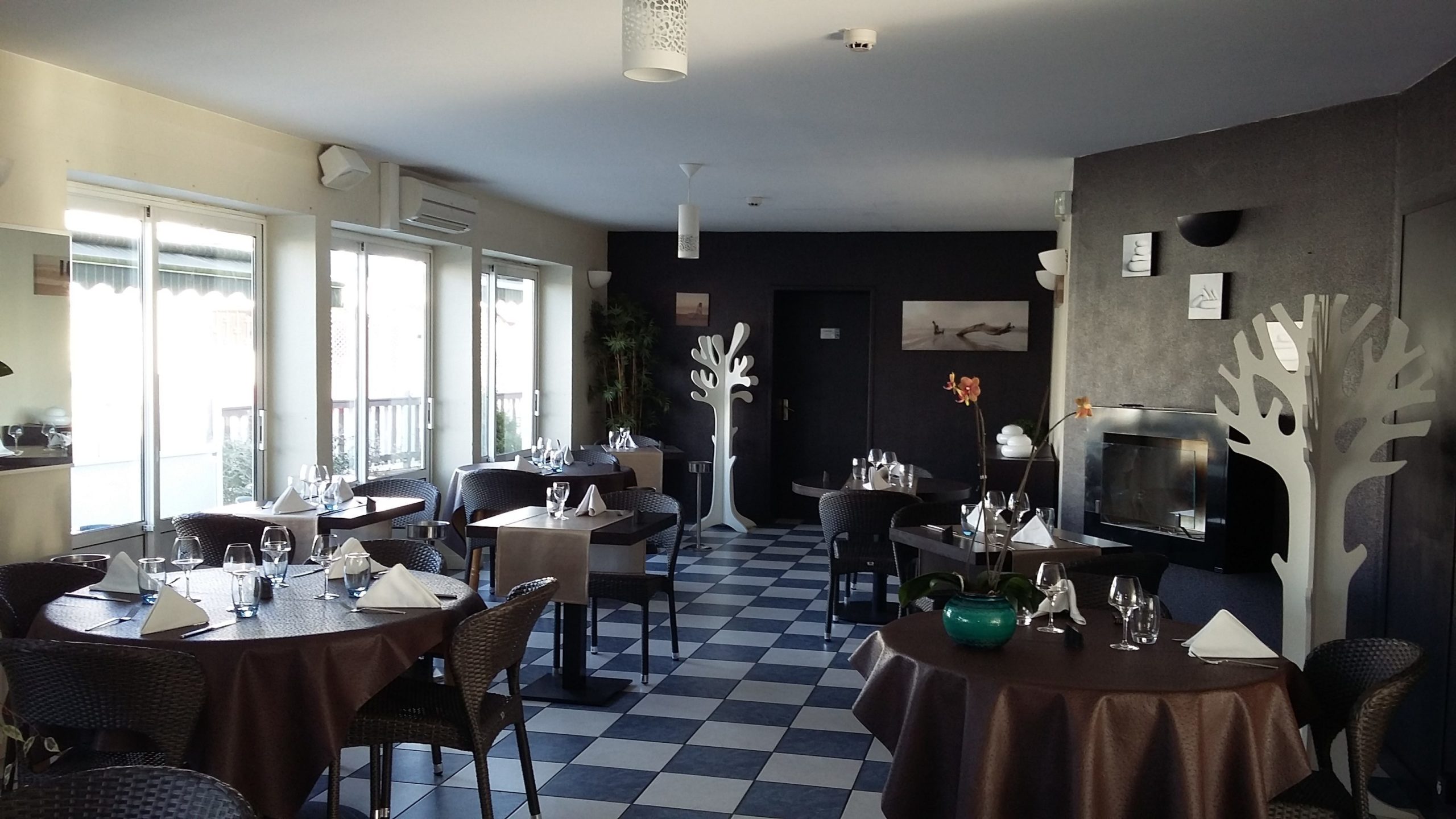 restaurant-new-e1487348778307